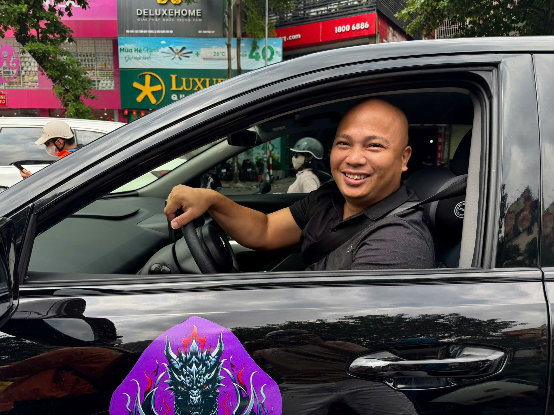 Dùng VinFast Limo Green chạy dịch vụ 2 tháng, chủ xe chia sẻ: “Chạy êm hơn xe xăng, tiết kiệm 10 triệu/tháng, chỉ 1 năm là hoàn vốn”