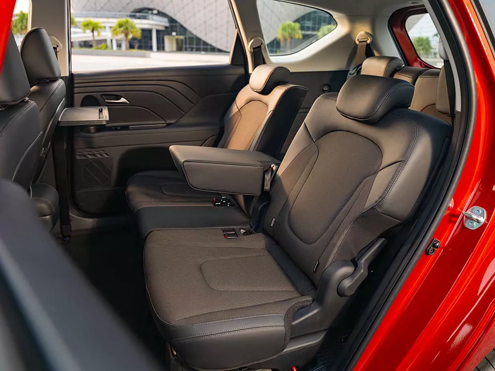 Hyundai Stargazer 2026 chính thức ra mắt Việt Nam, giá khởi điểm tăng mạnh - Ảnh 6.