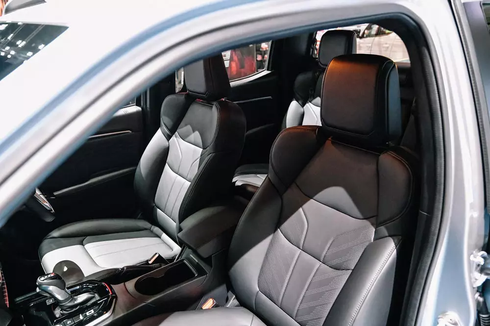 Ngắm hình ảnh "bằng xương, bằng thịt" của Isuzu D-Max EV mới được bán ở Đông Nam Á - Ảnh 7.