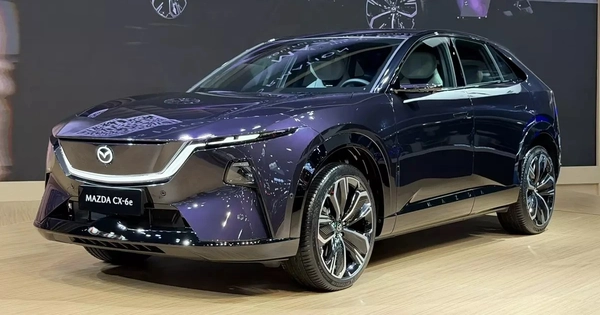 SUV hạng trung Mazda CX-6e được trưng bày tại Thái Lan, bán ra vào cuối năm nay