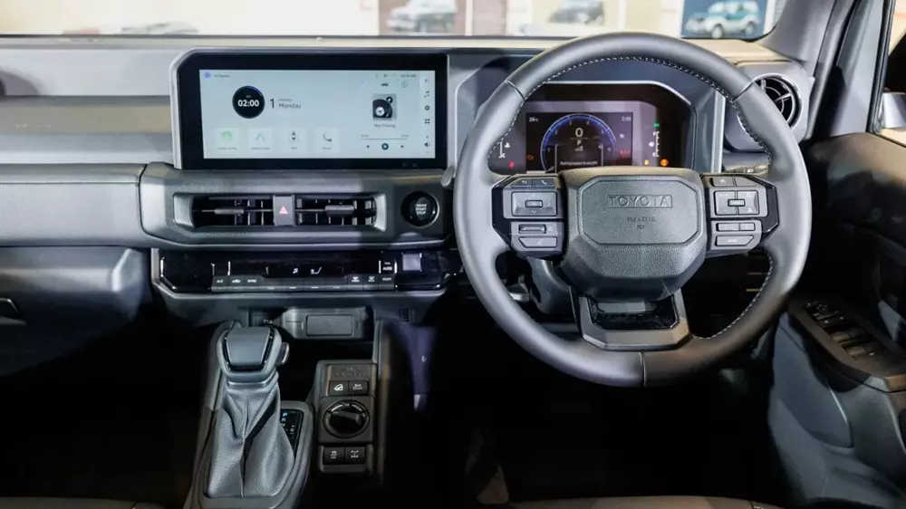 Cận cảnh Toyota Land Cruiser FJ phiên bản Legend với thiết kế nổi bật hơn - Ảnh 10.