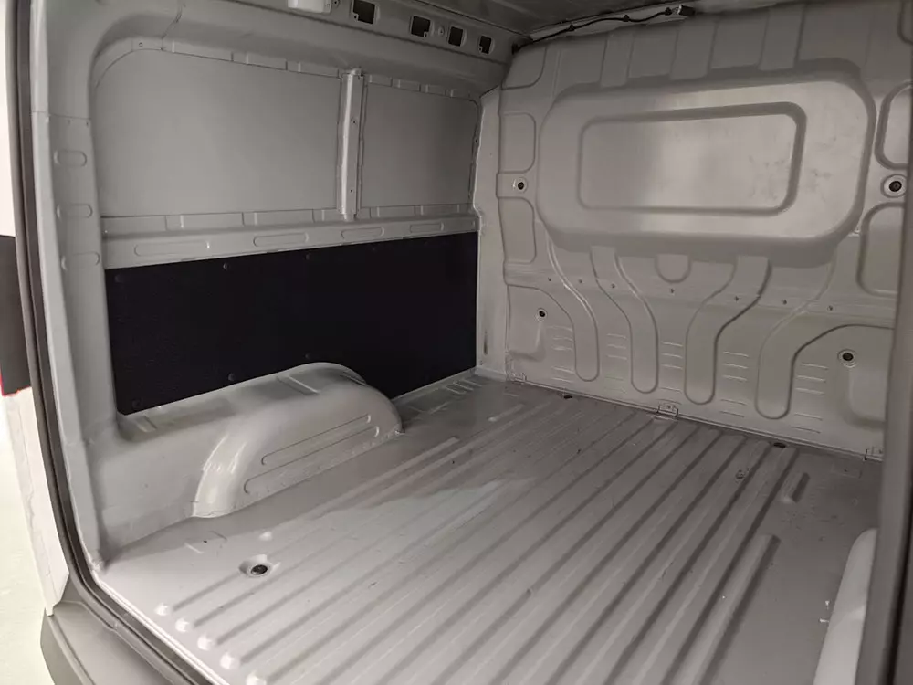 VinFast EC Van phiên bản cửa lùa mới được trưng bày tại Trung tâm Triển lãm Việt Nam - Ảnh 5.