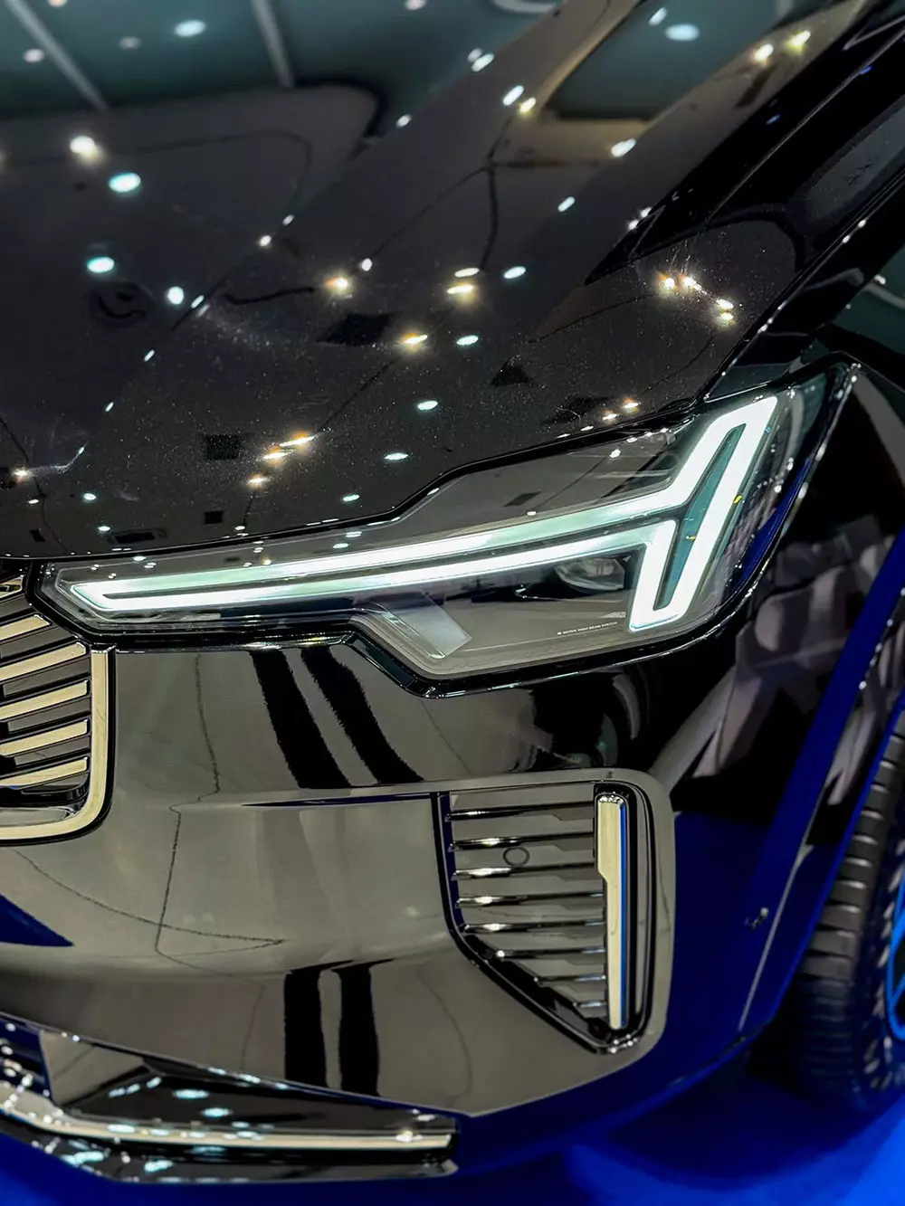 Volvo XC90 2026 chính thức ra mắt Việt Nam, giá rẻ hơn đến 1 tỷ đồng so với trước - Ảnh 4.