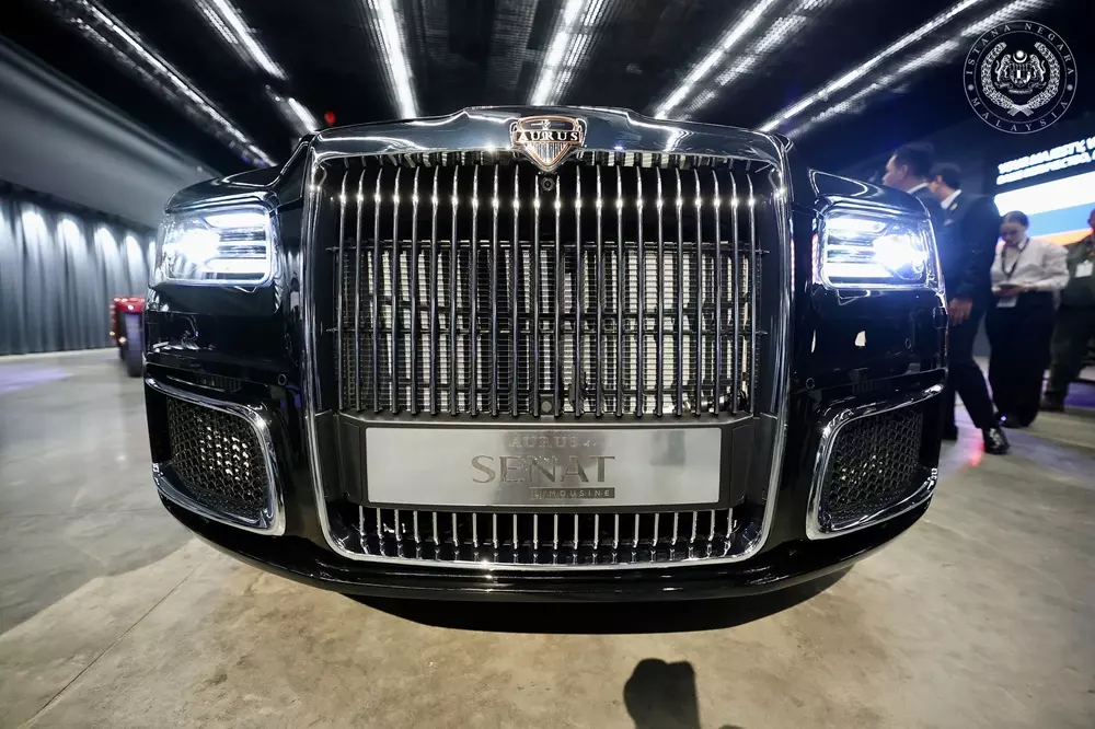 Quốc vương Malaysia sở hữu Aurus Senat - xe limousine chuyên chở Tổng thống Nga - Ảnh 3. Quốc vương Malaysia sở hữu Aurus Senat - xe limousine chuyên chở Tổng thống Nga - Ảnh 3.