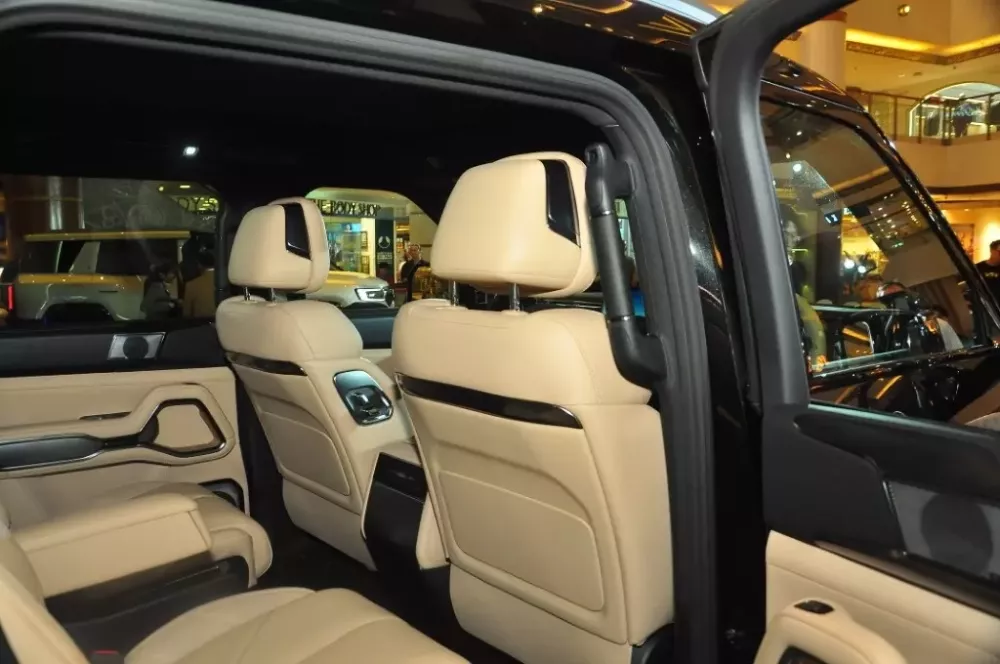 BYD Denza B8 được bán tại Đông Nam Á, kích thước lớn hơn Toyota Land Cruiser, chạy 115 km không tốn xăng - Ảnh 9. BYD Denza B8 được bán tại Đông Nam Á, kích thước lớn hơn Toyota Land Cruiser, chạy 115 km không tốn xăng - Ảnh 9.