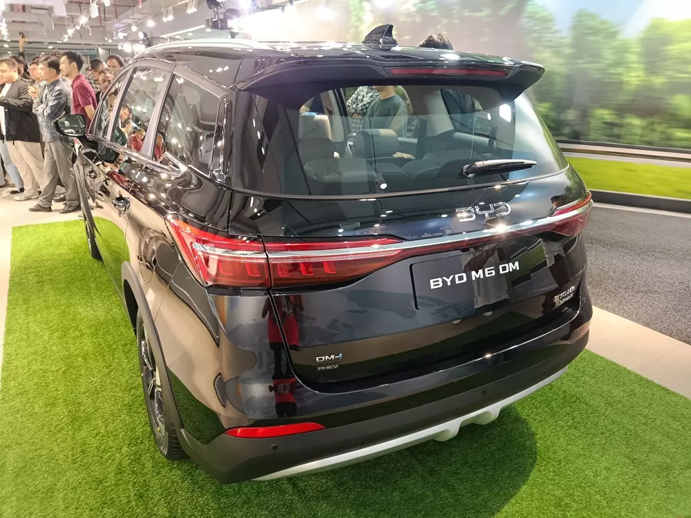 Mẫu MPV 7 chỗ BYD M6 đang bán ở Việt Nam có thêm phiên bản chỉ tiêu thụ 1,53 lít xăng/100 km - Ảnh 4. Mẫu MPV 7 chỗ BYD M6 đang bán ở Việt Nam có thêm phiên bản chỉ tiêu thụ 1,53 lít xăng/100 km - Ảnh 4.