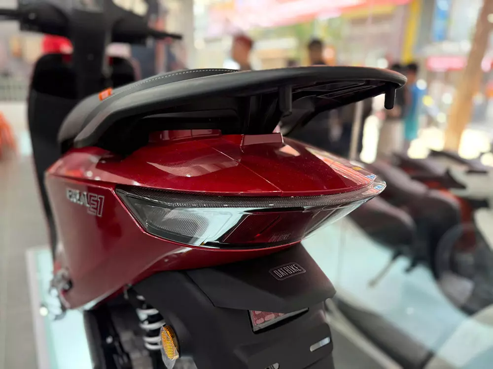 Dat Bike ERA có thể chạy 200 km sau 1 lần sạc đầy pin