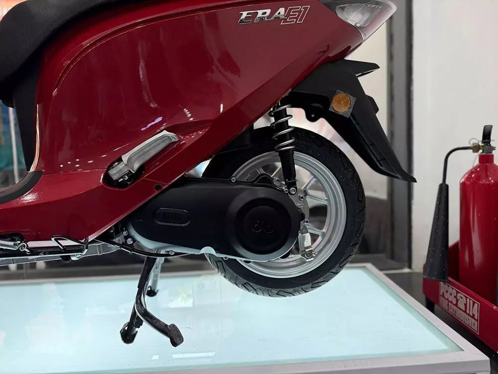Dat Bike ERA được trang bị mô-tơ điện nằm bên