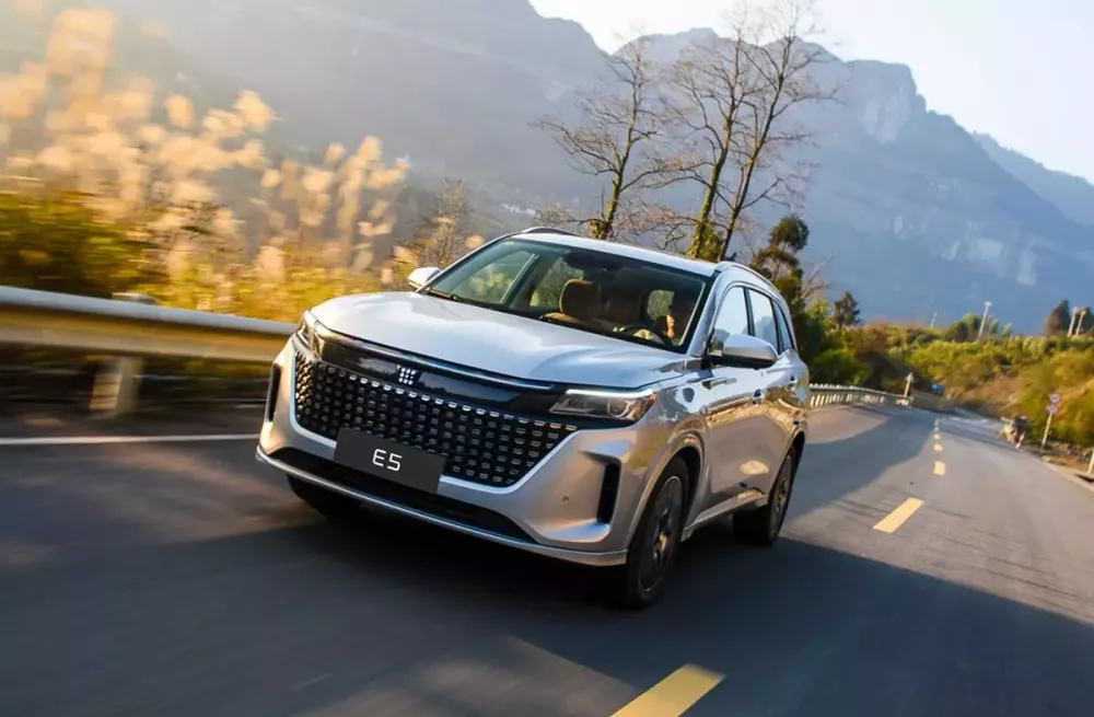 E5 Hybrid có thể là mẫu xe DFSK đầu tiên ra mắt Việt Nam E5 Hybrid có thể là mẫu xe DFSK đầu tiên ra mắt Việt Nam