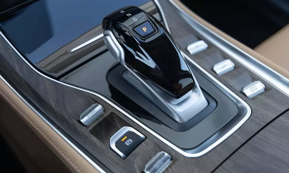 DFSK E5 Hybrid có thể chạy gần 90 km chỉ bằng pin. DFSK E5 Hybrid có thể chạy gần 90 km chỉ bằng pin.