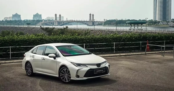 Doanh số sedan hạng C tháng 4/2026: Sụt giảm toàn phân khúc, Toyota Corolla Altis bán đúng 1 chiếc
