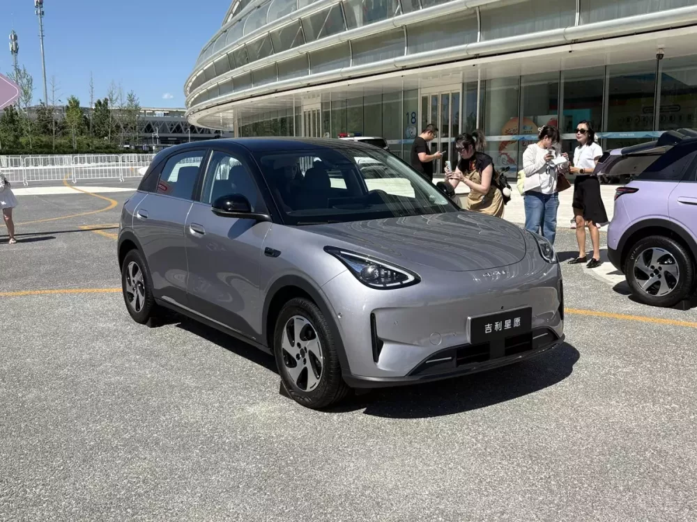 Xe mới ra mắt Việt Nam Geely EX2 được bổ sung bản nâng cấp, phạm vi hoạt động tăng lên 480 km - Ảnh 10. Xe mới ra mắt Việt Nam Geely EX2 được bổ sung bản nâng cấp, phạm vi hoạt động tăng lên 480 km - Ảnh 10.