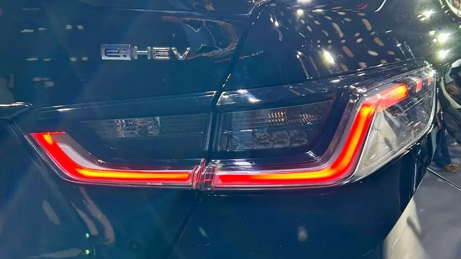 Honda City 2026 chính thức ra mắt với màn hình lớn hơn, thêm camera 360 độ và chỉ "ăn" 3,6 lít/100 km - Ảnh 4.