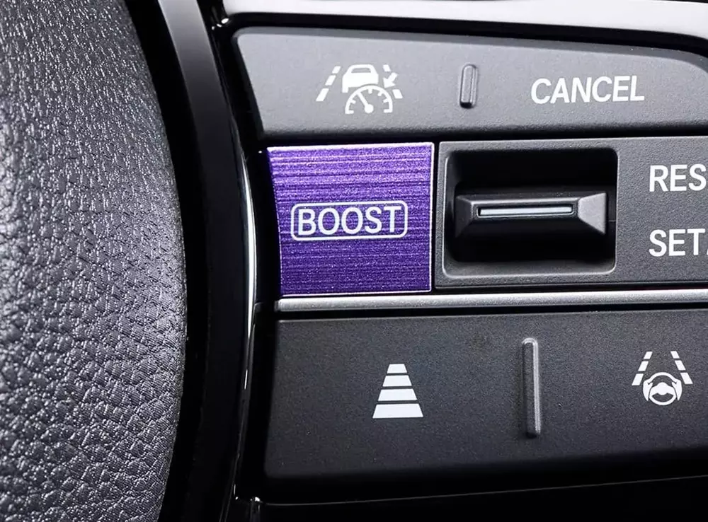 Nút bấm kích hoạt chế độ Boost của Honda Super-One nằm trên vô lăng Nút bấm kích hoạt chế độ Boost của Honda Super-One nằm trên vô lăng