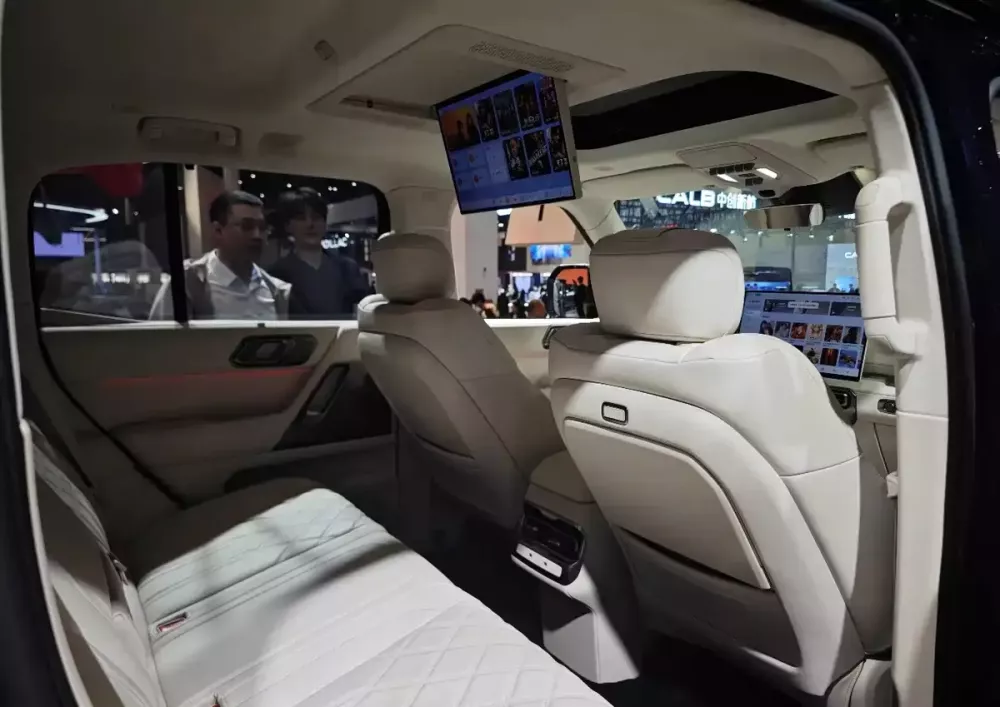 Hãng chuyên sản xuất xe limousine cho lãnh đạo Trung Quốc chế tạo đối thủ mới của Mercedes G-Class - Ảnh 9. Hãng chuyên sản xuất xe limousine cho lãnh đạo Trung Quốc chế tạo đối thủ mới của Mercedes G-Class - Ảnh 9.