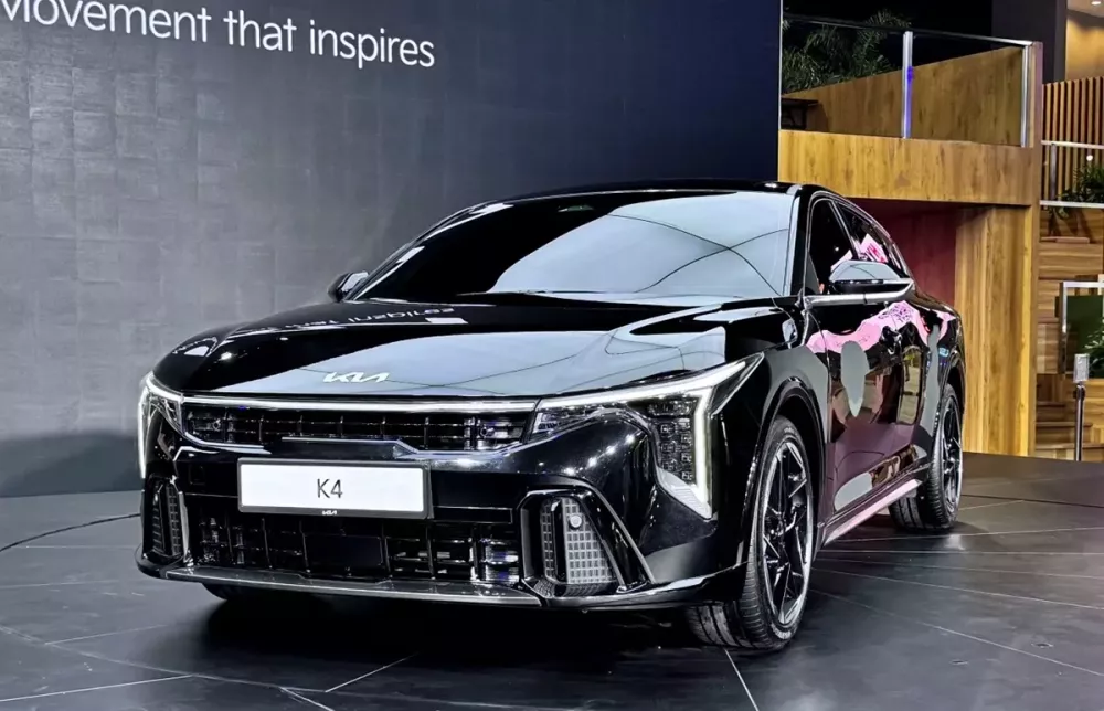 Chiếc Kia K4 này sở hữu gói thiết kế GT-Line Chiếc Kia K4 này sở hữu gói thiết kế GT-Line