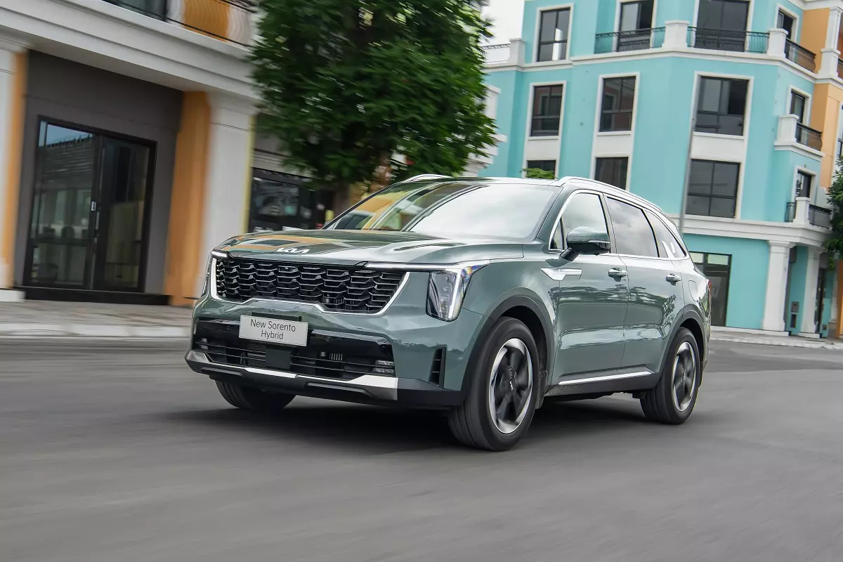 Kia Sorento HEV có giá từ 1,349 tỷ đồng, phá vỡ quy luật "Hybrid là đắt nhất" - Ảnh 1. Kia Sorento HEV có giá từ 1,349 tỷ đồng, phá vỡ quy luật "Hybrid là đắt nhất" - Ảnh 1.
