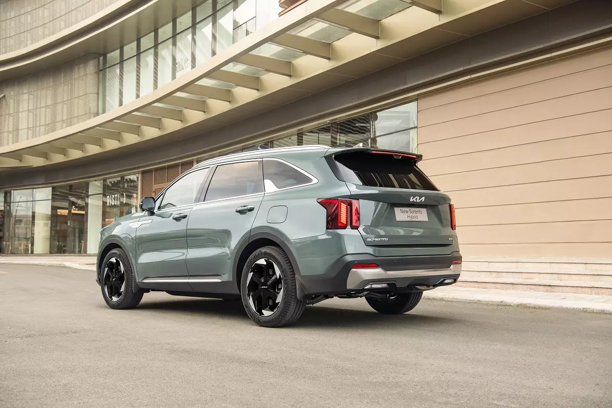 Kia Sorento HEV có giá từ 1,349 tỷ đồng, phá vỡ quy luật "Hybrid là đắt nhất" - Ảnh 4. Kia Sorento HEV có giá từ 1,349 tỷ đồng, phá vỡ quy luật "Hybrid là đắt nhất" - Ảnh 4.