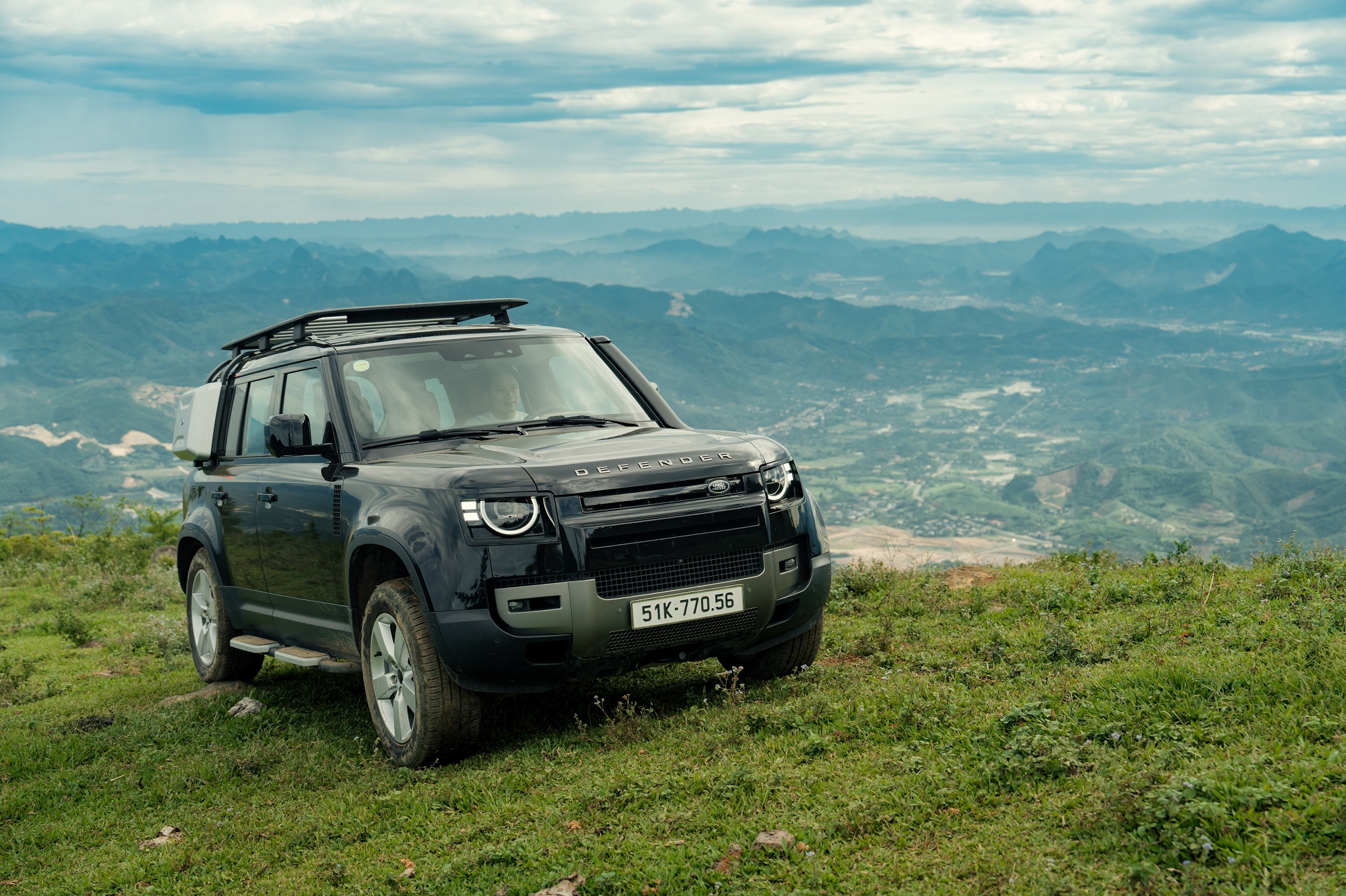 Land Rover Defender 130-6.jpg Land Rover Defender 130-6.jpg