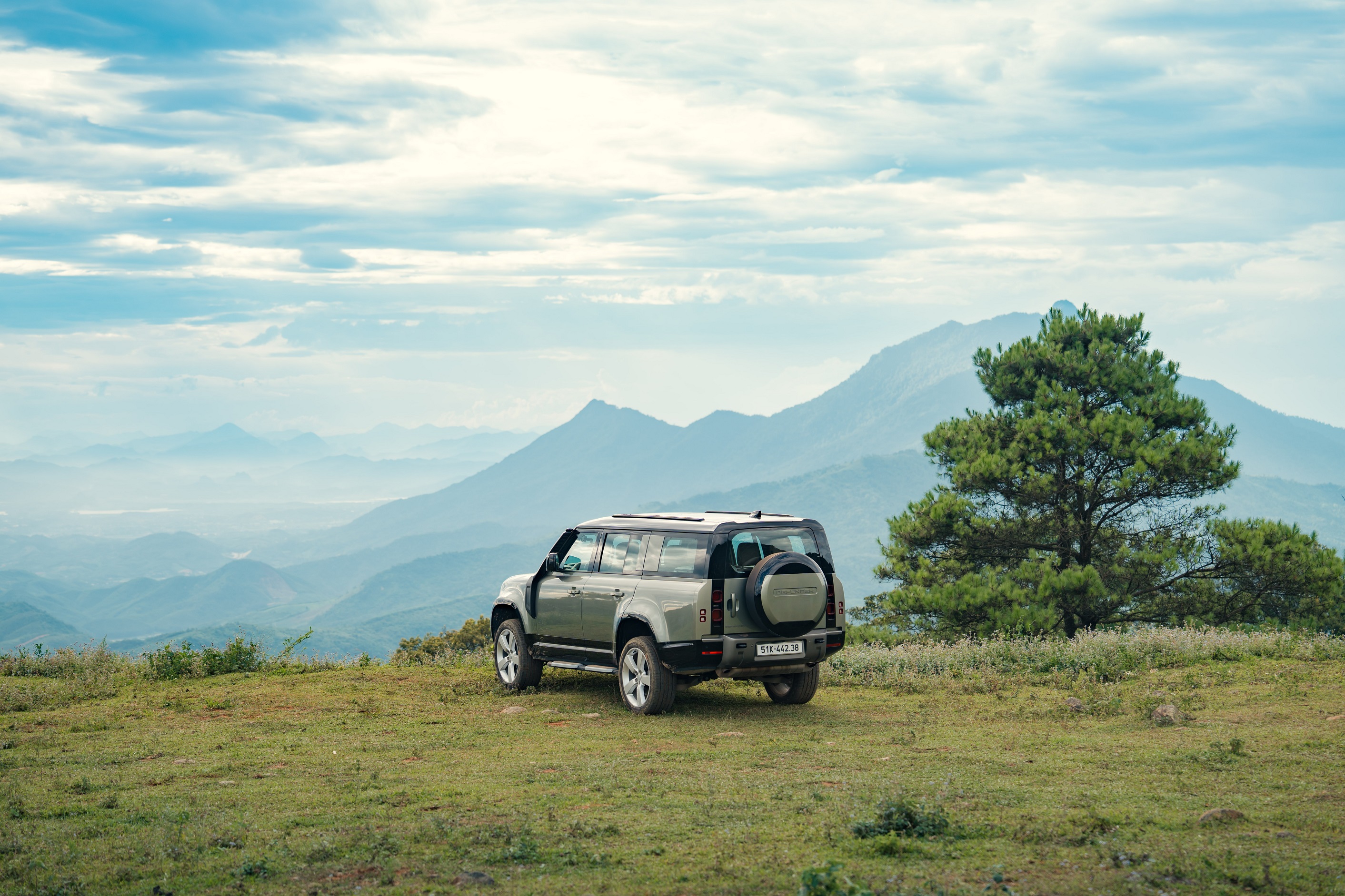 Land Rover Defender 130-5.jpg Land Rover Defender 130-5.jpg