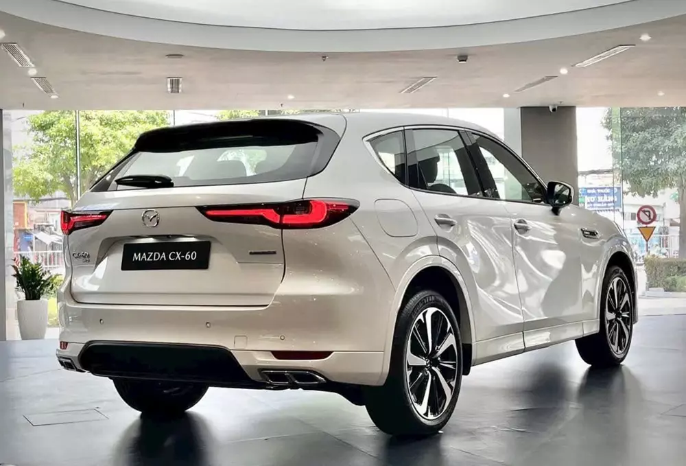 Mazda CX-60 được nhận cọc tại đại lý Việt, giá dự kiến khoảng 1,8 tỷ đồng - Ảnh 3. Mazda CX-60 được nhận cọc tại đại lý Việt, giá dự kiến khoảng 1,8 tỷ đồng - Ảnh 3.