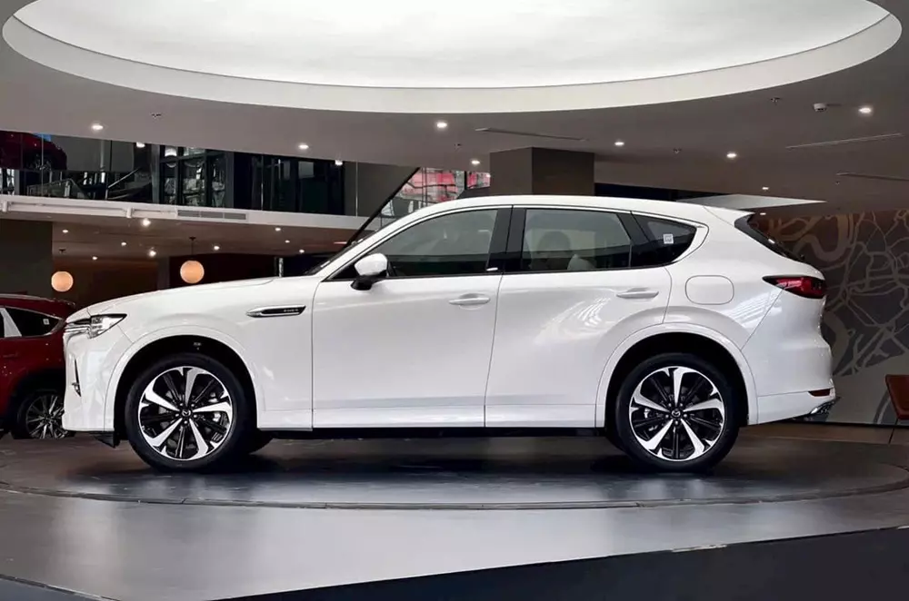 Mazda CX-60 được nhận cọc tại đại lý Việt, giá dự kiến khoảng 1,8 tỷ đồng - Ảnh 2. Mazda CX-60 được nhận cọc tại đại lý Việt, giá dự kiến khoảng 1,8 tỷ đồng - Ảnh 2.