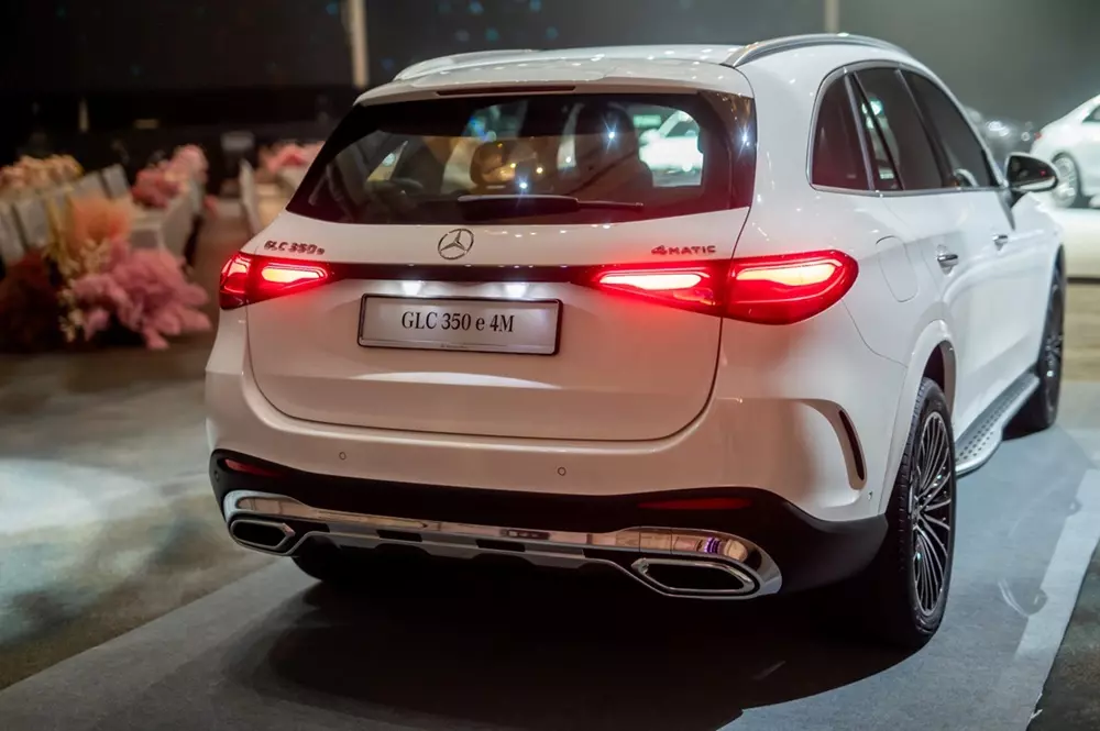Mercedes-Benz GLC 350e 4Matic có thể chạy 130 km mà không tốn xăng Mercedes-Benz GLC 350e 4Matic có thể chạy 130 km mà không tốn xăng