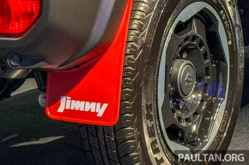 Chắn bùn màu đỏ của Suzuki Jimny Rhino Plus Chắn bùn màu đỏ của Suzuki Jimny Rhino Plus