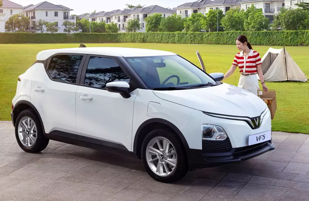 Top 10 ô tô bán chạy nhất Việt Nam tháng 5/2026: VinFast EC Van bất ngờ xuất hiện, Ford Ranger trở lại - Ảnh 3. Top 10 ô tô bán chạy nhất Việt Nam tháng 5/2026: VinFast EC Van bất ngờ xuất hiện, Ford Ranger trở lại - Ảnh 3.