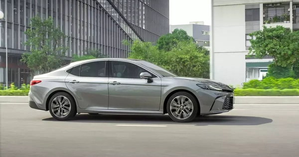 Top 10 ô tô bán kém nhất Việt Nam tháng 5/2026: Toyota Camry xuất hiện, thế chỗ cho Corolla Altis