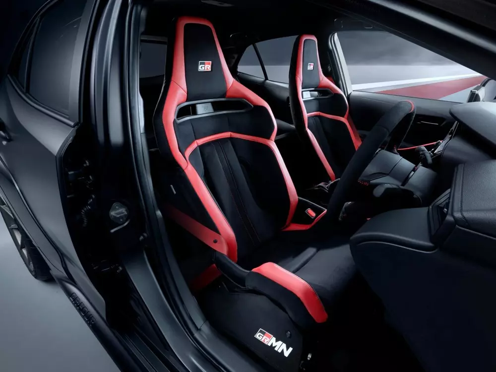 Toyota Corolla ra mắt phiên bản GRMN với khối động cơ "nhỏ nhưng có võ" và nội thất 2 chỗ ngồi - Ảnh 9. Toyota Corolla ra mắt phiên bản GRMN với khối động cơ "nhỏ nhưng có võ" và nội thất 2 chỗ ngồi - Ảnh 9.
