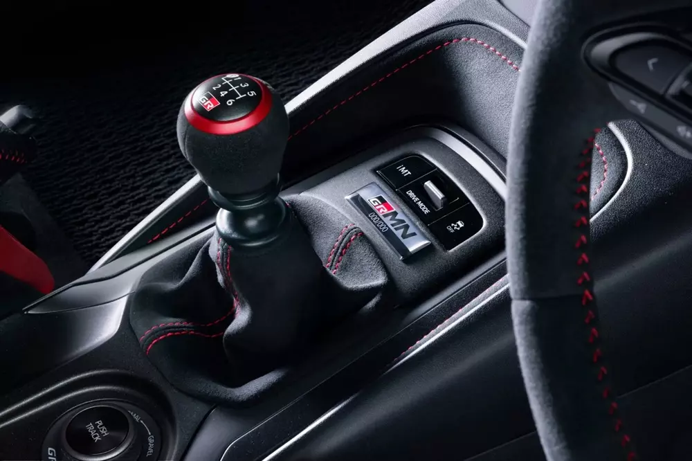 Toyota Corolla ra mắt phiên bản GRMN với khối động cơ "nhỏ nhưng có võ" và nội thất 2 chỗ ngồi - Ảnh 6. Toyota Corolla ra mắt phiên bản GRMN với khối động cơ "nhỏ nhưng có võ" và nội thất 2 chỗ ngồi - Ảnh 6.