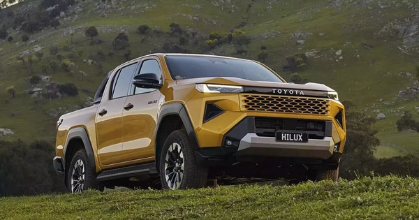 Toyota Hilux vươn lên dẫn trước người anh em Vios về mặt doanh số trong tháng 5/2026