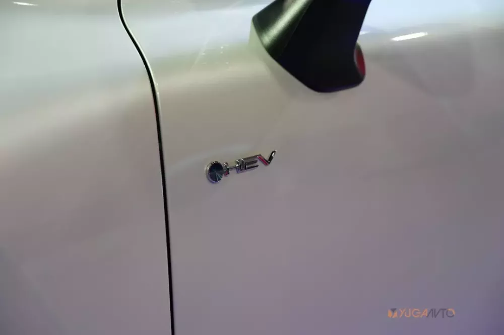 Toyota Land Cruiser Hybrid ra mắt Đông Nam Á trước khi bán ở Việt Nam trong năm nay - Ảnh 3. Toyota Land Cruiser Hybrid ra mắt Đông Nam Á trước khi bán ở Việt Nam trong năm nay - Ảnh 3.
