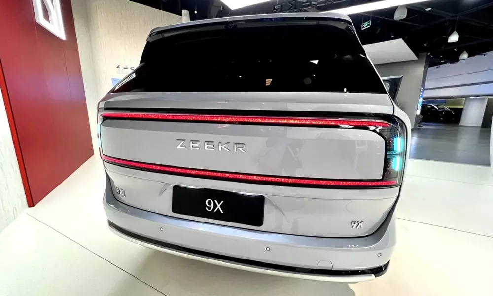 Zeekr 9X sở hữu kích thước lớn và nội thất 6 chỗ ngồi với cấu hình ghế 2 2 2 Zeekr 9X sở hữu kích thước lớn và nội thất 6 chỗ ngồi với cấu hình ghế 2 2 2
