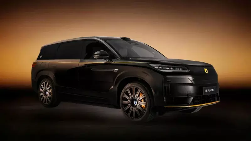 BYD Denza N9 đi kèm gói Dark Gold sở hữu logo trước mạ vàng 24K