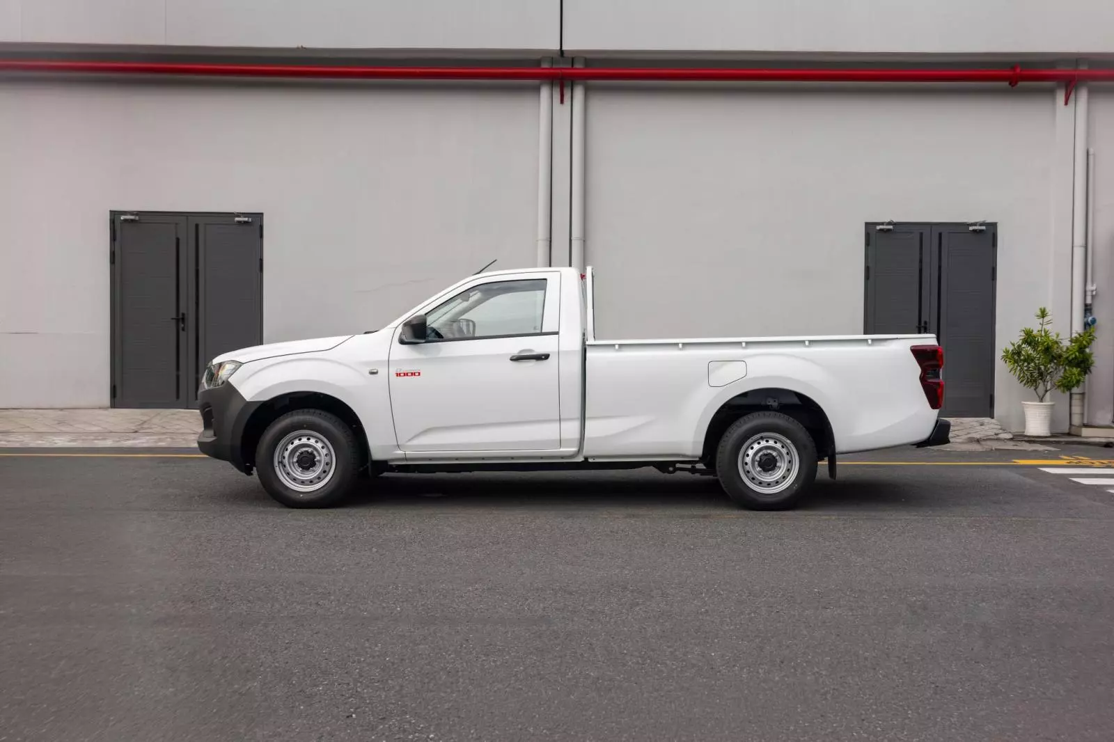 d-max-d-cargo-1000-tin-d883 Isuzu D-Max D-Cargo 1000 - bán tải chở hàng chuyên dụng mở bán tại Việt Nam, giá từ 492 triệu đồng - Ảnh 1.