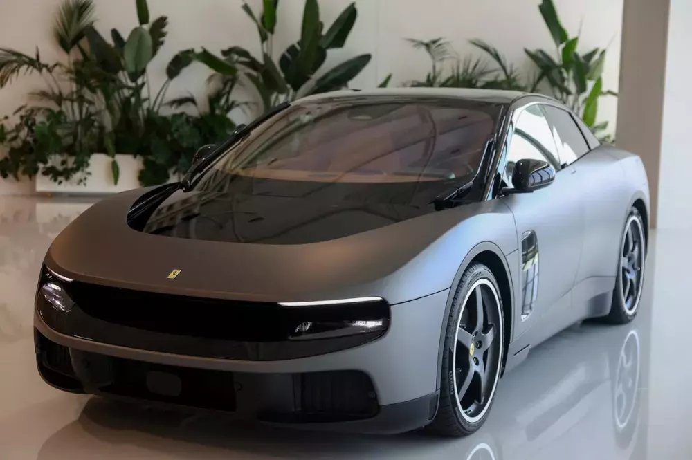 ferrari-luce-0318 Ferrari Luce cháy hàng trước khi làn sóng chỉ trích kịp lắng xuống