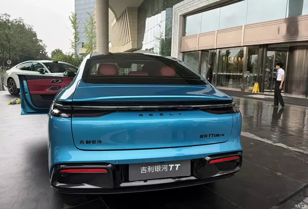 Geely Galaxy TT Ultra được trang bị hệ dẫn động 4 bánh