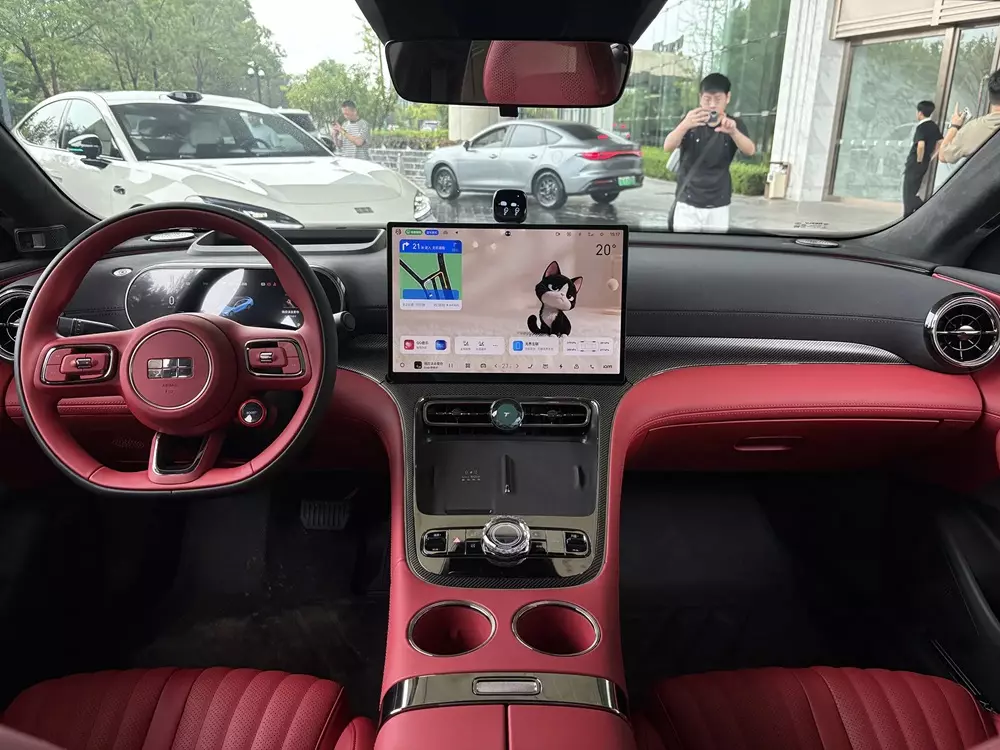Khoang lái của Geely Galaxy TT Ultra