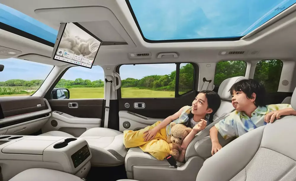 haval-gwm-h10-13-0a71 Haval GWM H10 sở hữu màn hình treo trần dành cho hàng ghế sau