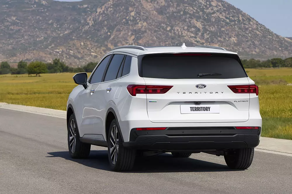 Ford Territory Platinum có logo mới trên cửa cốp sau