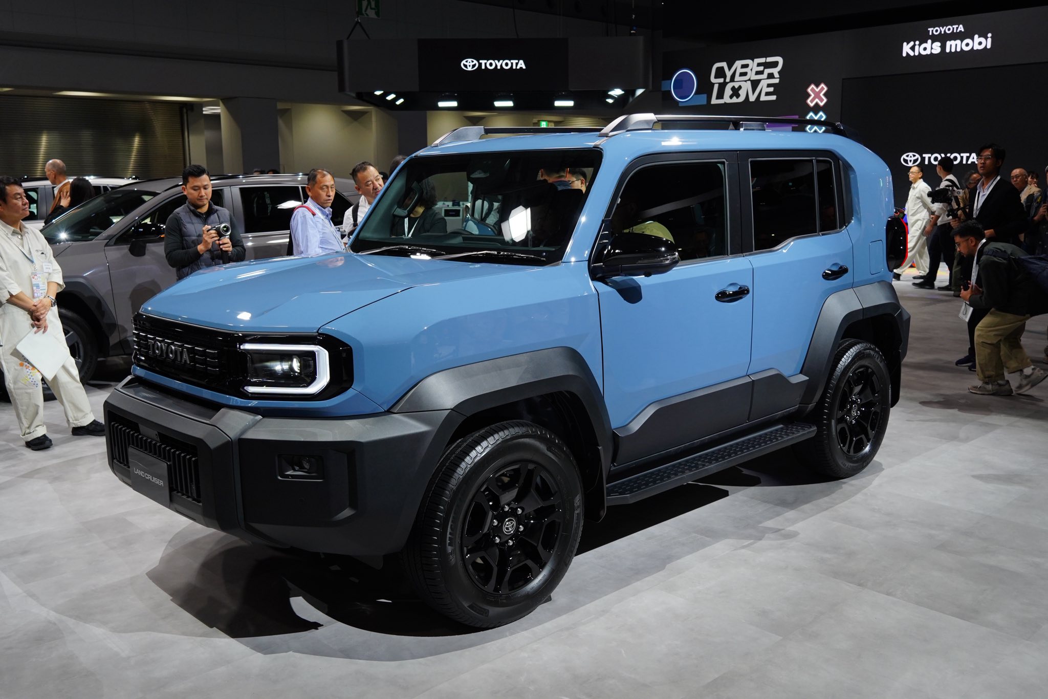 Toyota Land Cruiser FJ (1) (1).jpg Toyota Land Cruiser FJ (1) (1).jpg