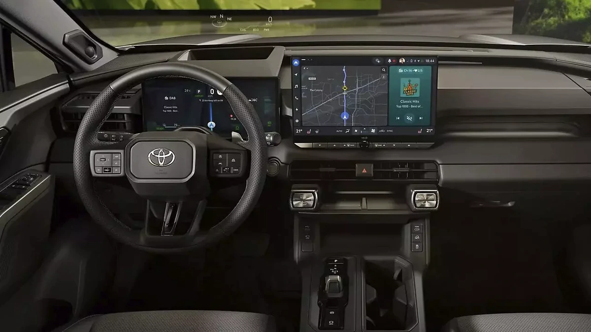 SUV cỡ C bán chạy nhất thế giới Toyota RAV4 có thể được trang bị nhiều nút bấm vật lý hơn để chiều khách