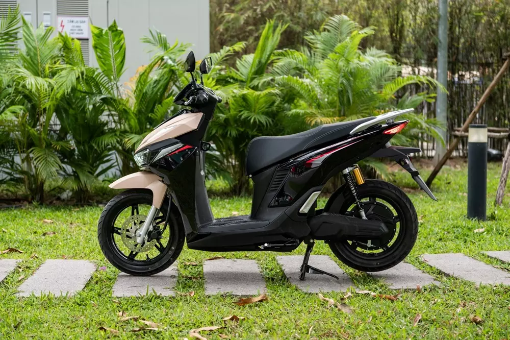 vinfast-b066 Người dùng tranh thủ “chốt” bộ ba xe máy đổi pin VinFast trong tháng 7: Đi làm, về quê đều tiện, tổng hỗ trợ tới 13% - Ảnh 1.