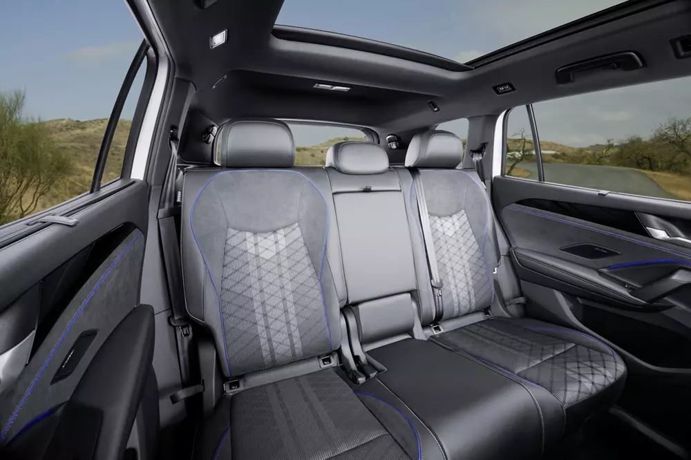 volkswagen-tayron-r-line-7faf Volkswagen Tayron được hé lộ tại Đông Nam Á, chuẩn bị ra mắt để thay thế Tiguan, rộng cửa về Việt Nam - Ảnh 7.