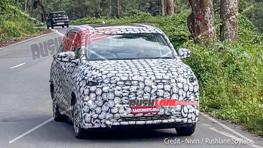 2027-toyota-innova-hycross-facelift-spied-front-new-design-rear-5-1068x601 (1).jpeg