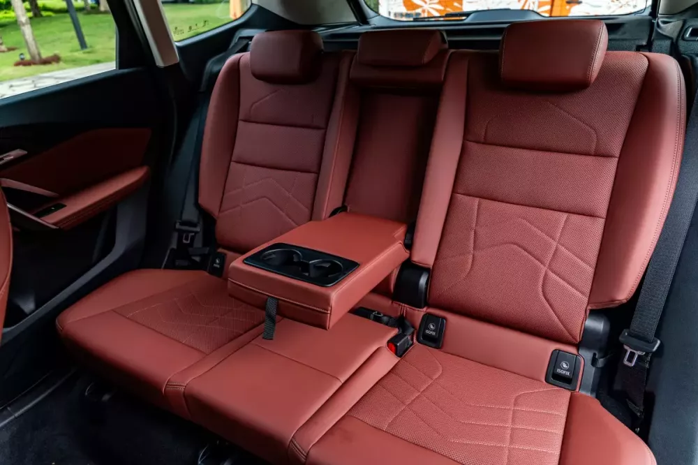 BMW X1 2026 ra mắt Việt Nam: Giá từ 1,668 tỷ đồng, cạnh tranh Mercedes-Benz GLA và Audi Q3- Ảnh 7.