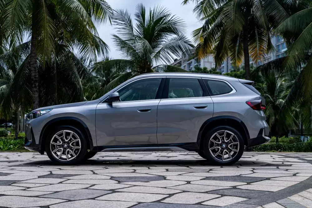 BMW X1 2026 ra mắt Việt Nam: Giá từ 1,668 tỷ đồng, cạnh tranh Mercedes-Benz GLA và Audi Q3- Ảnh 2.