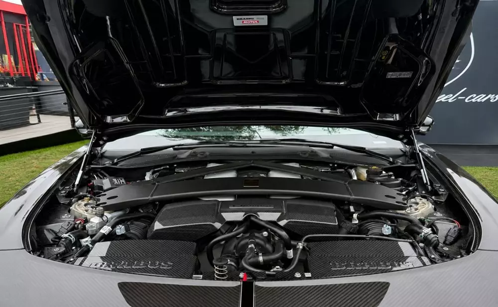 Bodo Cabriolet được trang bị động cơ V12 mạnh mẽ